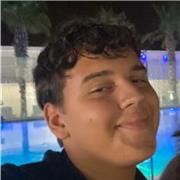 ragazzo diplomato competente da lezioni d'inglese per chi vuole imparare o ha bisogno di ripetizioni